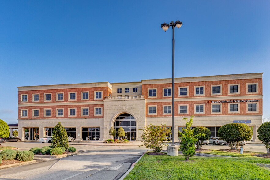 4949 Fairmont Pky, Pasadena, TX for lease - Building Photo - Image 2 of 12