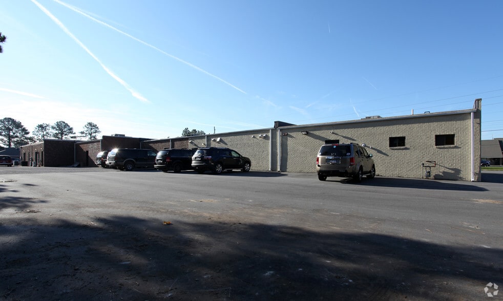 2401-2411 S Charles Blvd, Greenville, NC for lease - Building Photo - Image 3 of 14