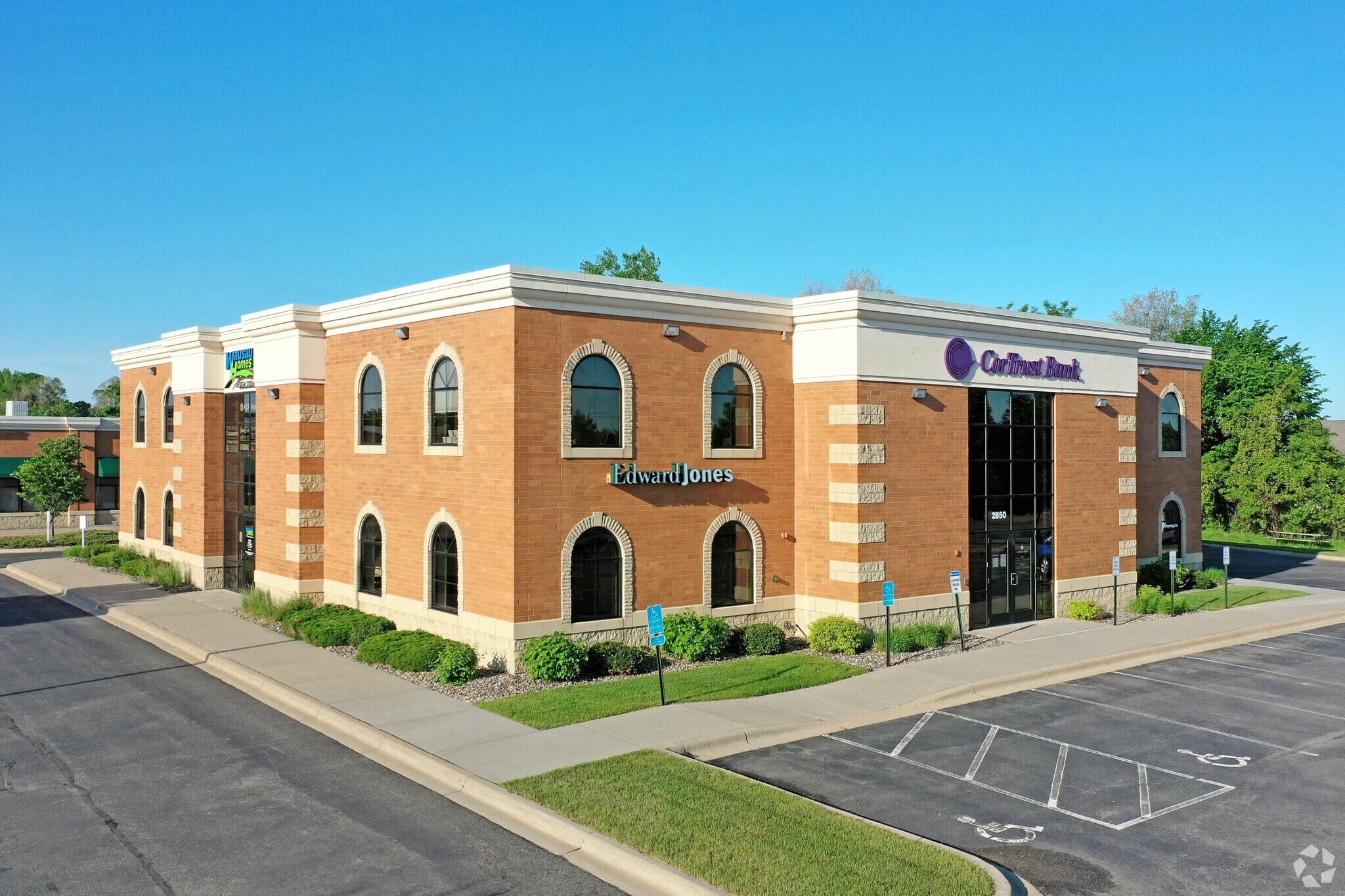 2850 Cutters Grove Ave, Anoka, MN à louer Photo du bâtiment- Image 1 de 23