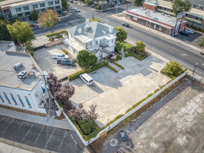 916 E Divisadero St, Fresno, CA à vendre - Photo du bâtiment - Image 3 de 31