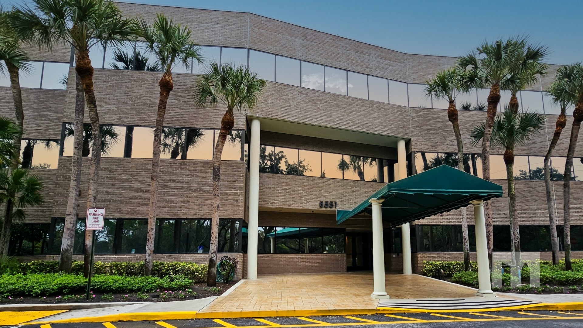 8551 W Sunrise Blvd, Plantation, FL à louer Photo intérieure- Image 1 de 7