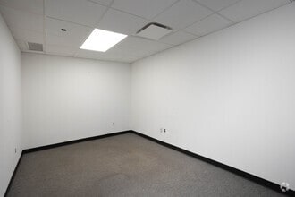 900 Merchants Concourse, Westbury, NY à vendre Photo intérieure- Image 2 de 8