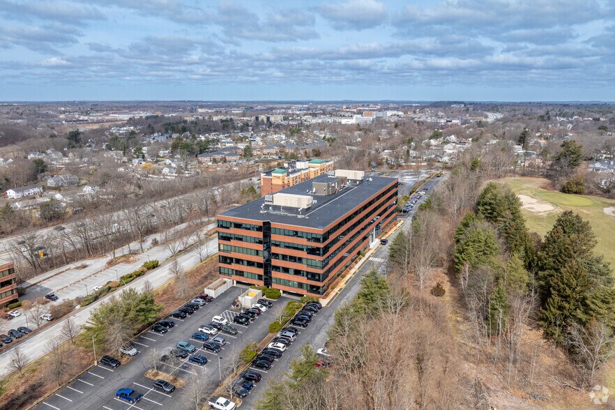 500 Unicorn Park Dr, Woburn, MA à louer - Photo du bâtiment - Image 2 de 6