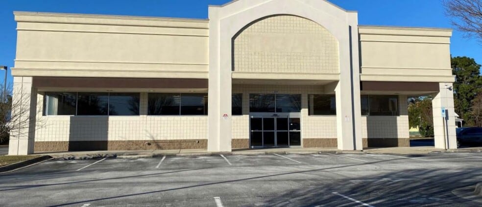 201 W Vernon Ave, Kinston, NC à vendre - Photo du bâtiment - Image 2 de 6