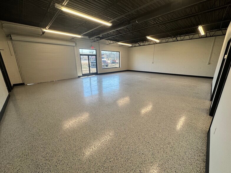 2502-2504 English Rd, High Point, NC à louer - Photo intérieure - Image 2 de 3