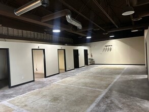 5761 C St SW, Cedar Rapids, IA for lease Building Photo- Image 2 of 5