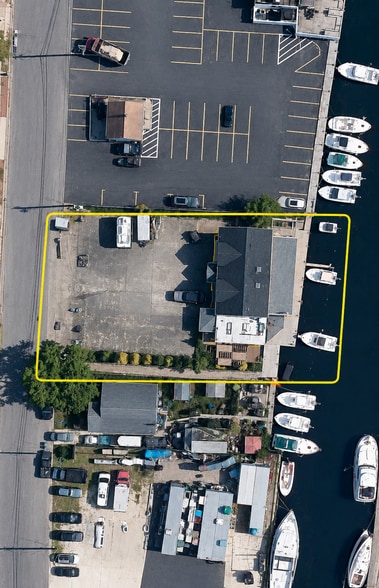 9 Degnon Blvd, Bay Shore, NY à vendre - Photo du bâtiment - Image 2 de 21