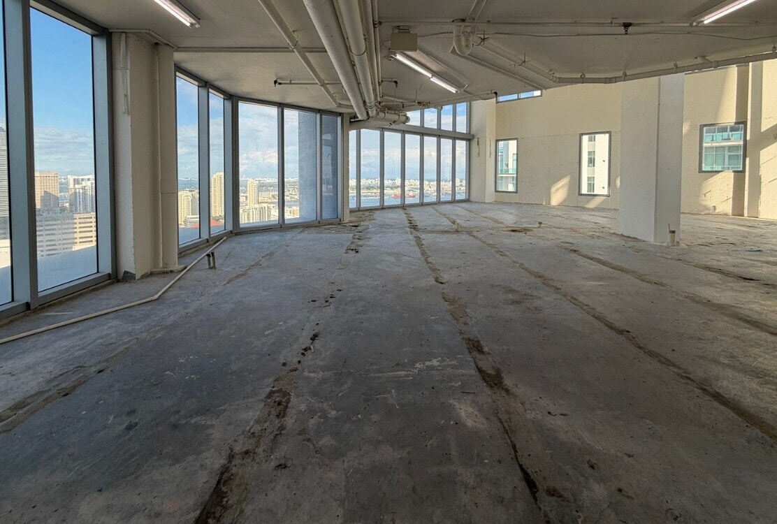 1300 Brickell Bay Dr, Miami, FL 33131 - Unit Rooftop -  - Interior Photo - Image 2 of 2