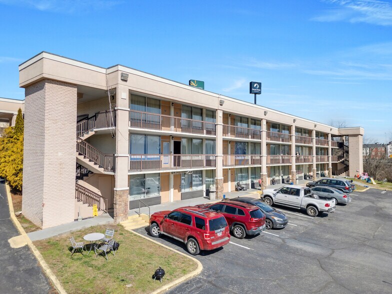 1014 Cosby Hwy, Newport, TN à vendre - Photo du bâtiment - Image 2 de 25