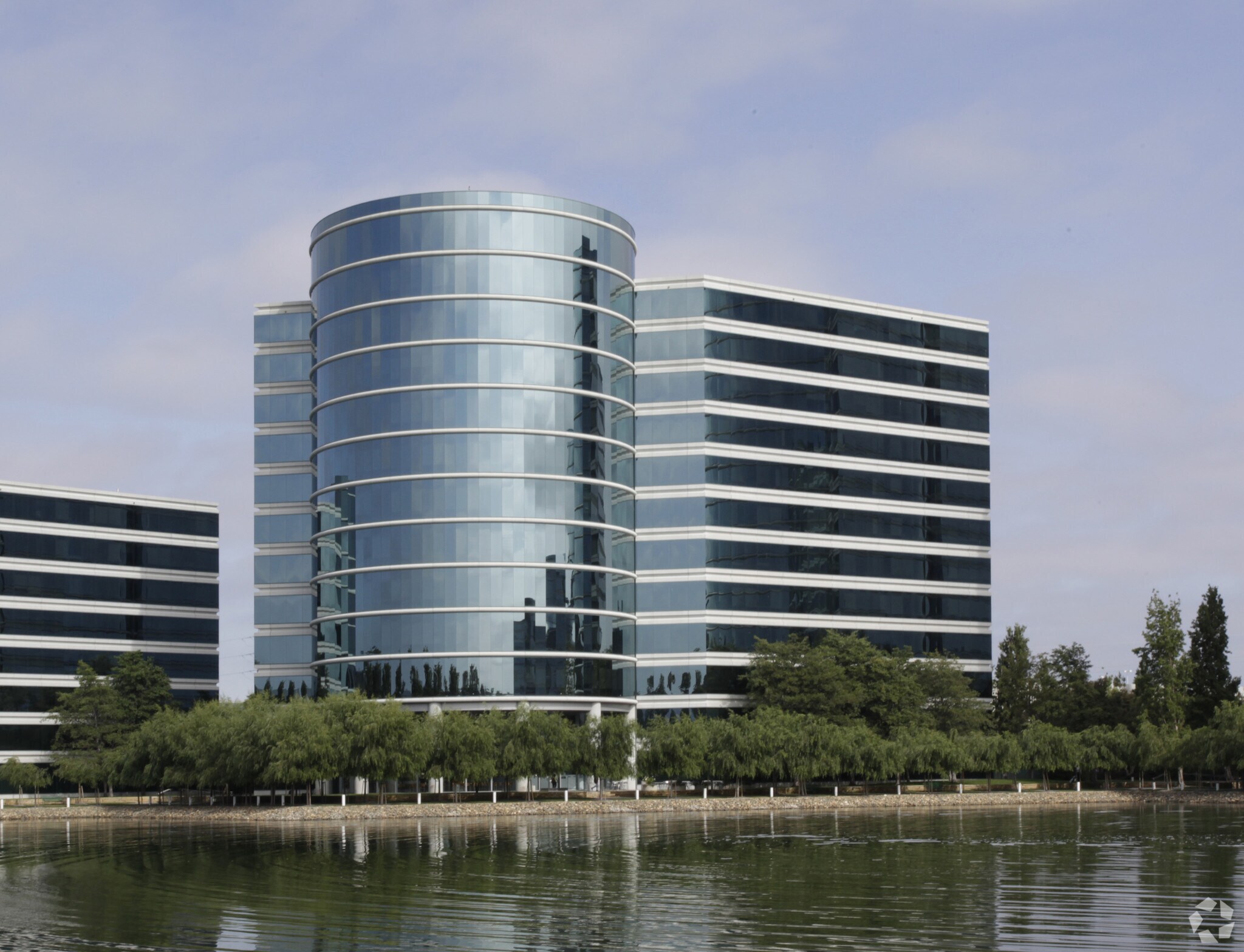 100 Oracle Pky, Redwood City, CA à louer Photo du bâtiment- Image 1 de 2