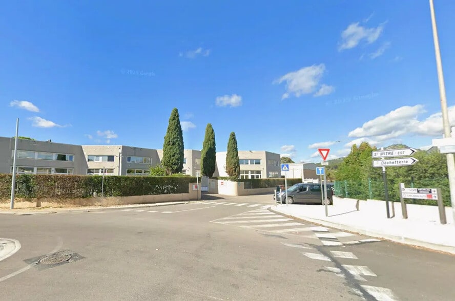 Flex dans Aubagne à louer - Photo du bâtiment - Image 2 de 5