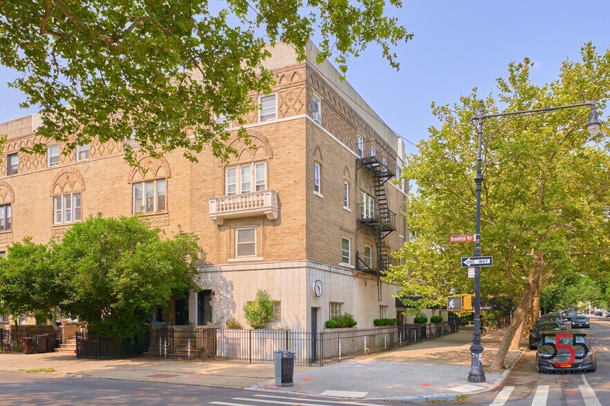 1000 Saint Johns Pl, Brooklyn, NY à vendre - Photo principale - Image 1 de 21