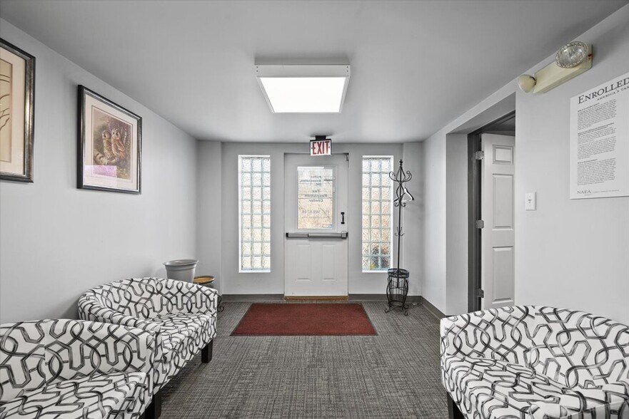 4372 Old William Penn Hwy, Monroeville, PA à louer - Photo du bâtiment - Image 2 de 13