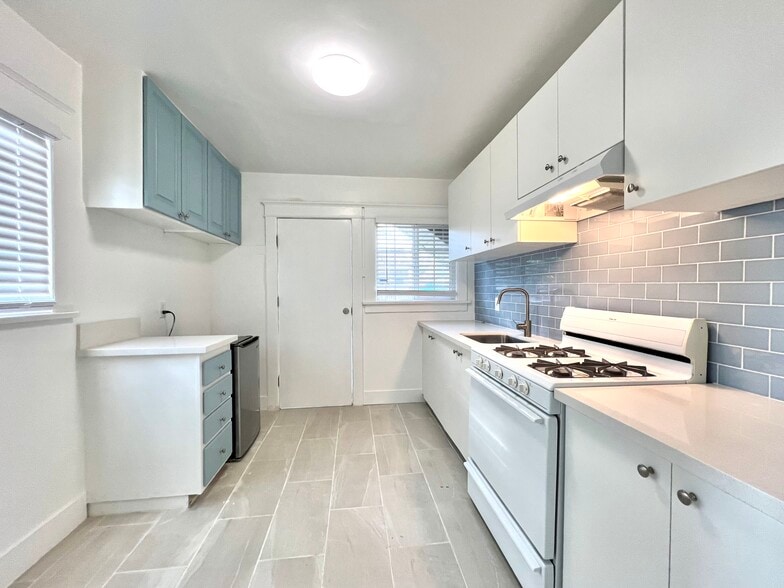 2415 E 7th St, Long Beach, CA à vendre - Photo du bâtiment - Image 3 de 21