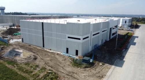 310 Addison Hall Cir, Aurora, ON à louer - Photo du bâtiment - Image 3 de 7