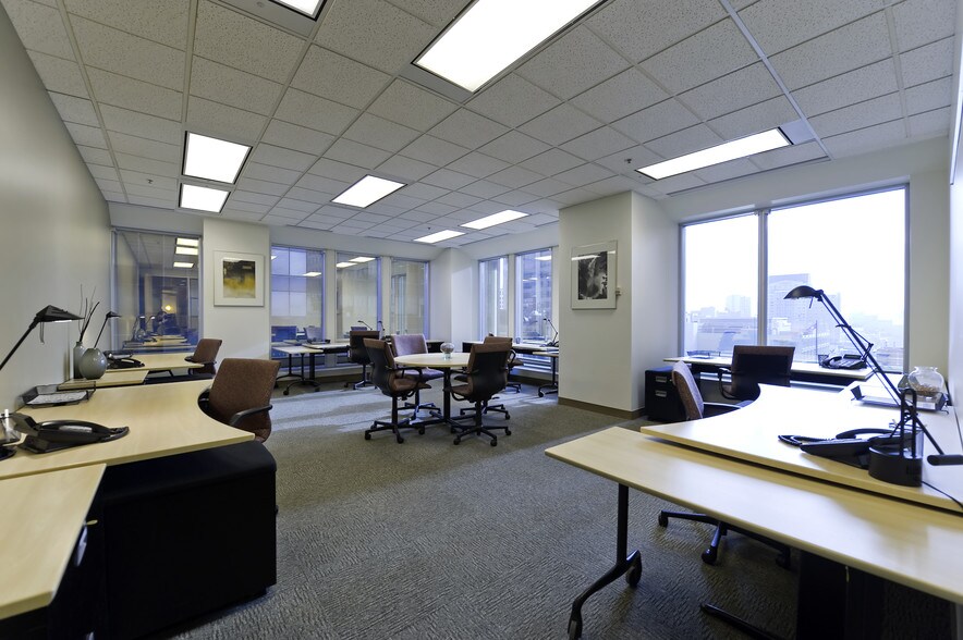 888 3rd St SW, Calgary, AB à louer - Photo du bâtiment - Image 2 de 28