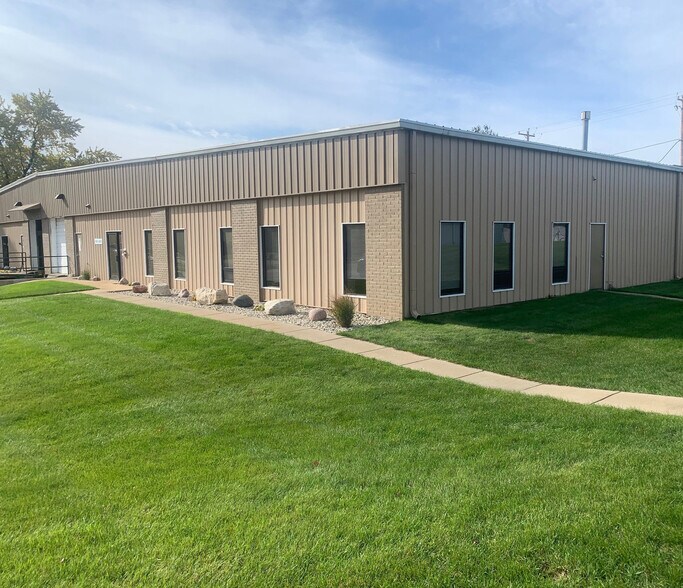 W246S3255 Industrial Ln, Waukesha, WI à vendre - Photo du bâtiment - Image 1 de 3