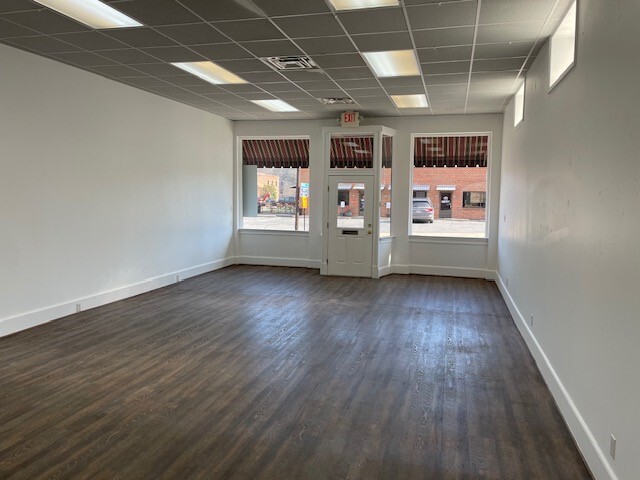 1337 Main St, Lynchburg, VA for lease Interior Photo- Image 1 of 2