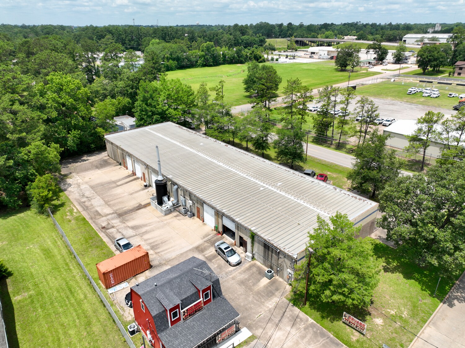 100 Hilbig Rd, Conroe, TX à louer Photo du bâtiment- Image 1 de 10
