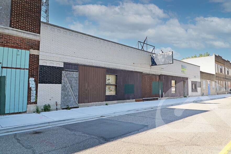 300 E Milwaukee St, Detroit, MI for sale - Building Photo - Image 1 of 1