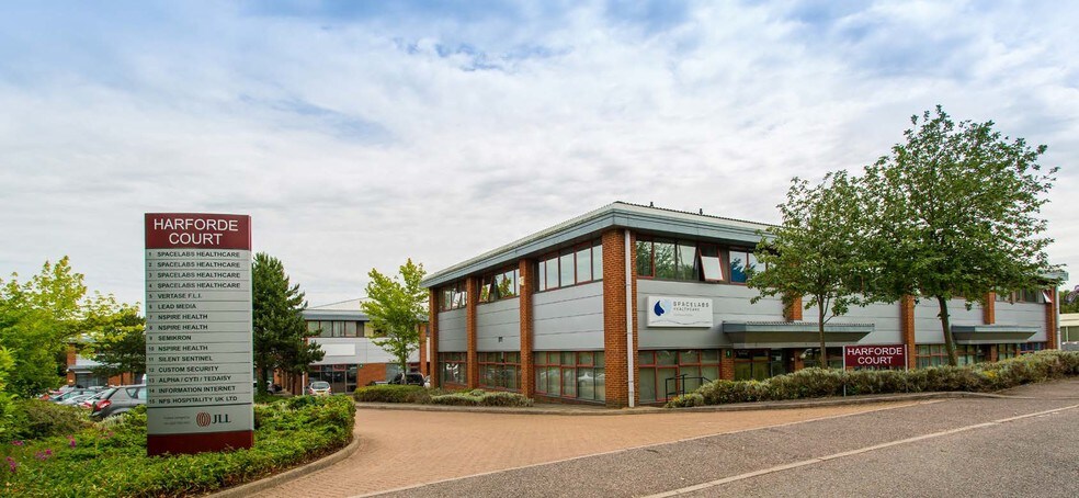 HARFORDE COURT portefeuille de 3 propriétés à vendre sur LoopNet.ca - Photo principale - Image 3 de 6