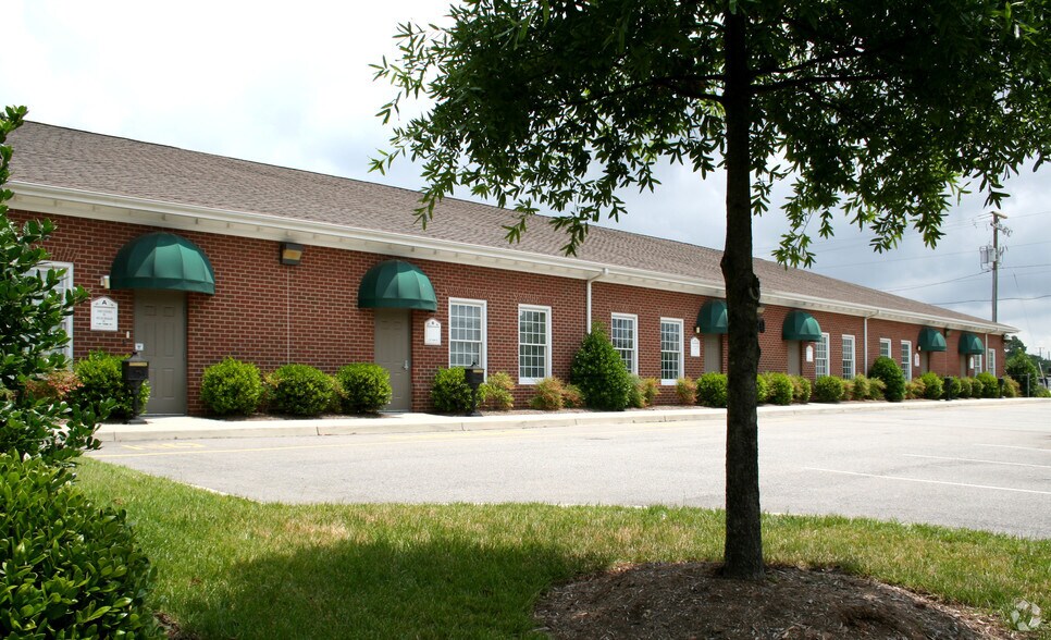 852 Tidewater Dr, Norfolk, VA à louer - Photo du bâtiment - Image 3 de 4