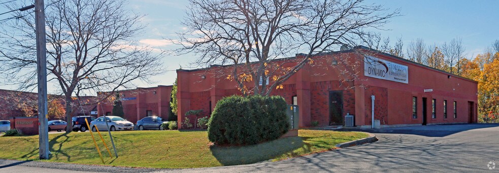 45 Hannover Dr, St Catharines, ON à louer - Photo du bâtiment - Image 2 de 2