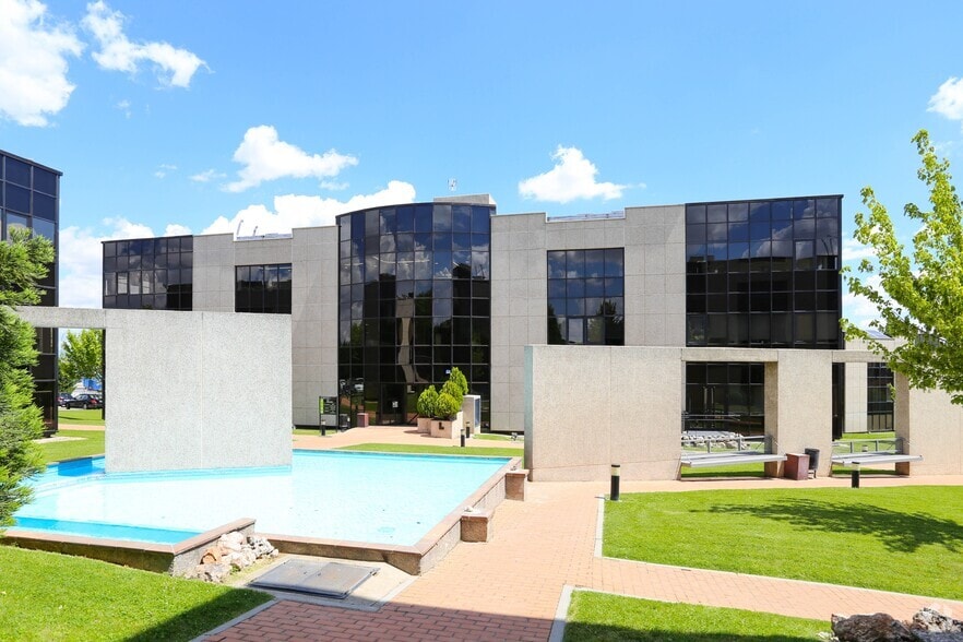 Calle Caléndula, 93, Alcobendas, Madrid for lease - Building Photo - Image 2 of 9