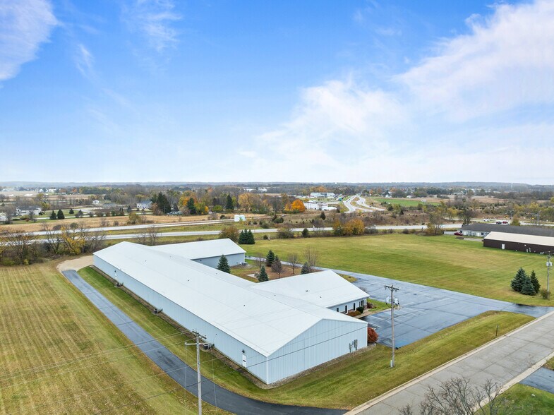 130 Elizabeth Ln, Genoa City, WI à louer - Photo du bâtiment - Image 3 de 62