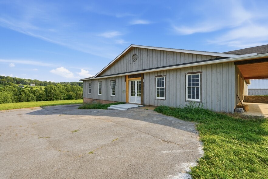 13175 Washington Springs Winery Ln, Smithsburg, MD for lease - Primary Photo - Image 1 of 33