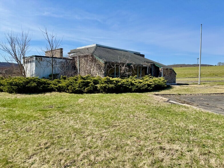 220 Main St, Glen Gardner, NJ à vendre - Photo du bâtiment - Image 2 de 6