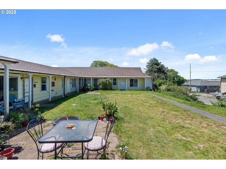 1900 Monroe St, North Bend, OR à vendre - Photo du bâtiment - Image 3 de 48