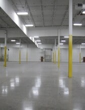 2290-2298 Woodale Dr, Mounds View, MN for lease Interior Photo- Image 2 of 3