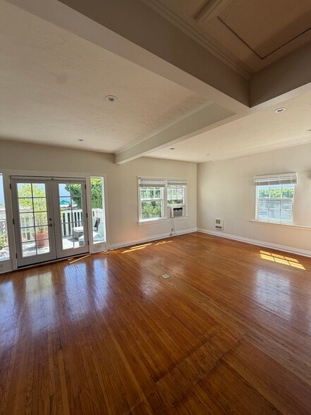 1337 Ocean Ave, Santa Monica, CA for lease - Interior Photo - Image 3 of 6