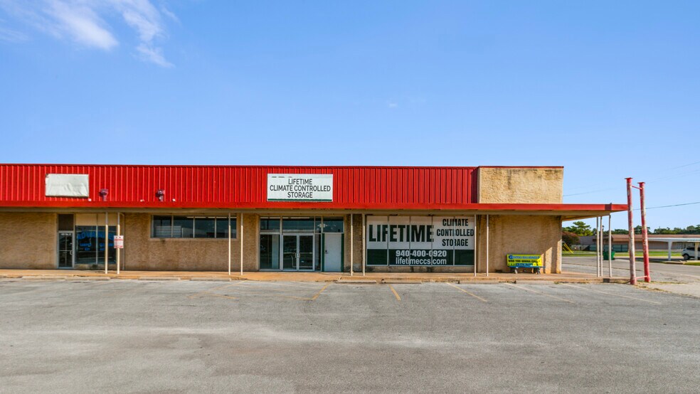 400 W Park Ave, Iowa Park, TX à vendre - Photo du bâtiment - Image 2 de 8