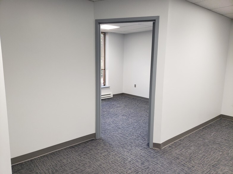 3918 Prosperity Ave, Fairfax, VA for lease - Interior Photo - Image 3 of 7