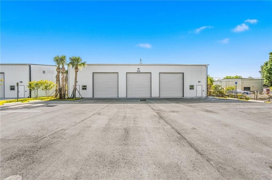 936 19th Avenue ave, Vero Beach, FL à vendre - Photo du bâtiment - Image 2 de 27