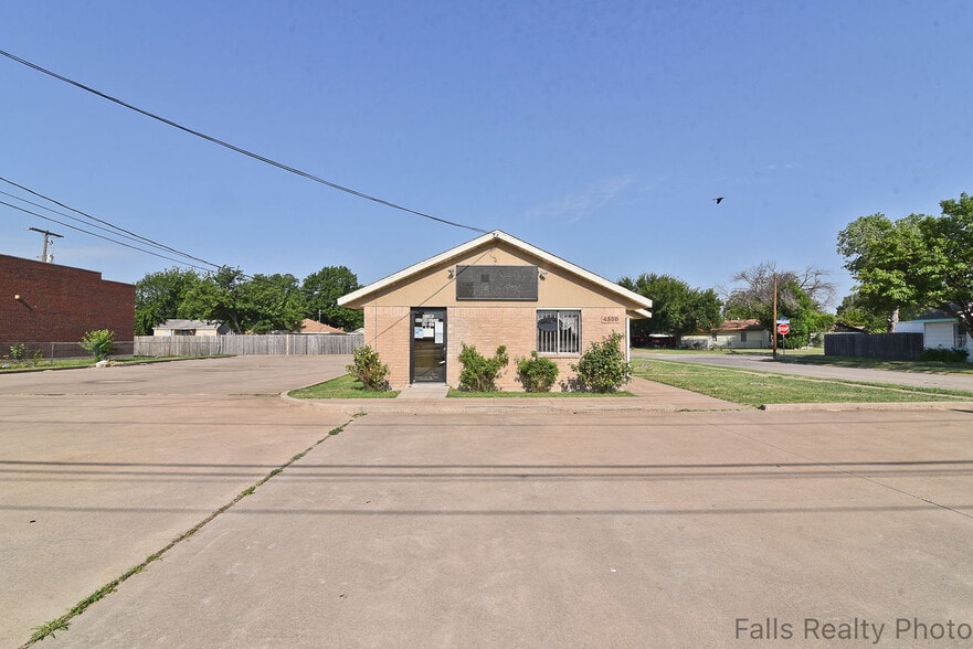 4500 Kemp Blvd, Wichita Falls, TX for sale - Primary Photo - Image 1 of 27