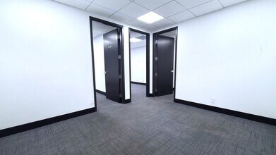 7777 Glades Rd, Boca Raton, FL à louer Photo intérieure- Image 1 de 2