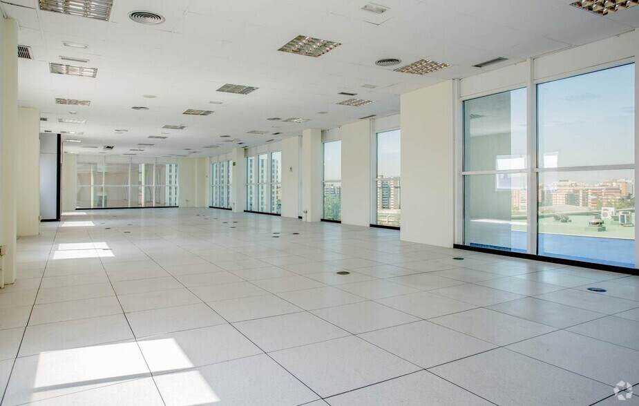 Bureau dans Madrid, Madrid à vendre - Photo du bâtiment - Image 2 de 6