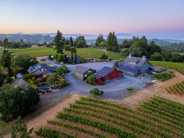 7750 Giusti Rd, Forestville, CA à vendre - Photo du bâtiment - Image 1 de 61