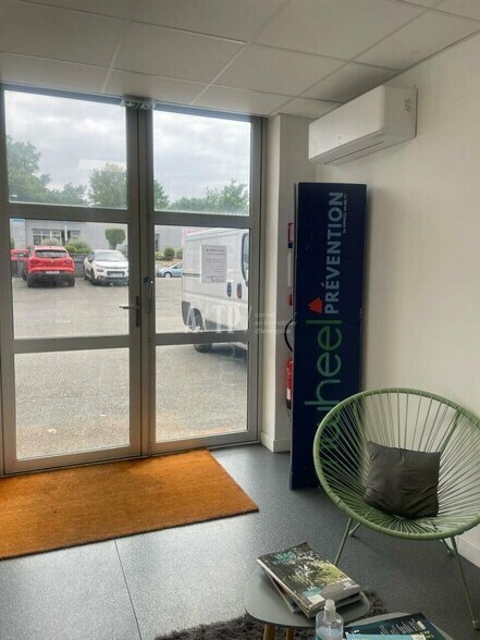 Flex in Eysines for lease - Lobby - Image 3 of 12