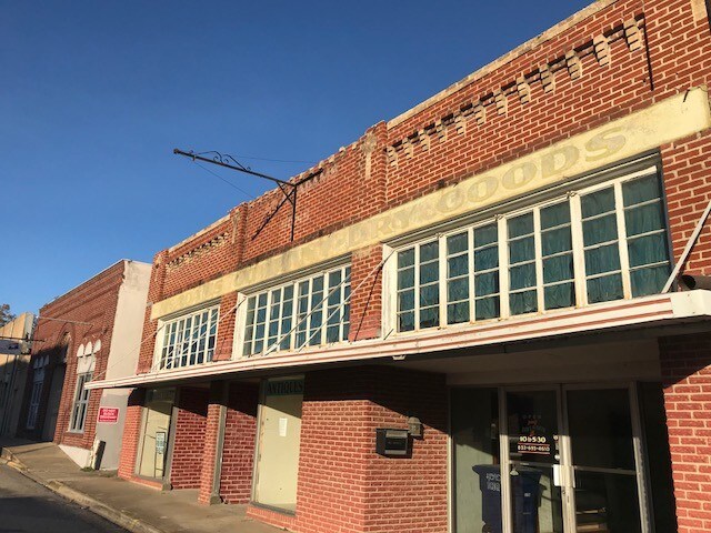 1215 Sam Houston Ave, Huntsville, TX à louer - Photo du bâtiment - Image 2 de 32