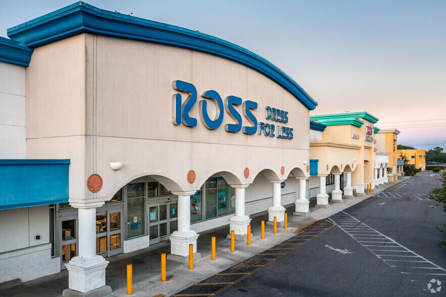 2211-2329 E Hillsborough Ave, Tampa, FL à louer - Photo du bâtiment - Image 1 de 19