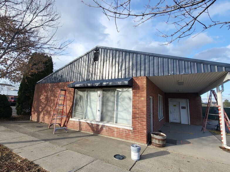 415 E 3rd Ave, Post Falls, ID à vendre - Photo du bâtiment - Image 2 de 5