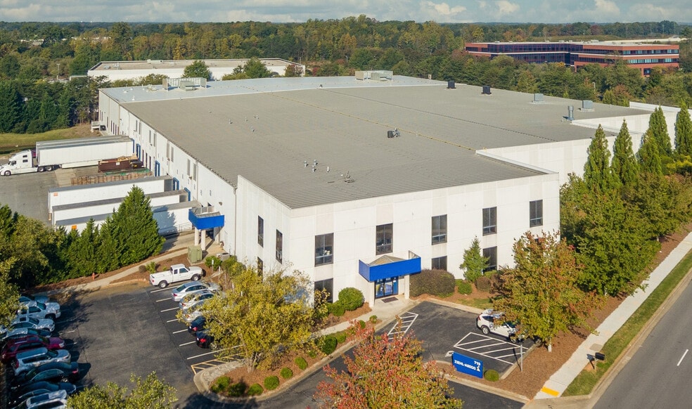 719 N Regional Rd, Greensboro, NC for lease - Building Photo - Image 2 of 14