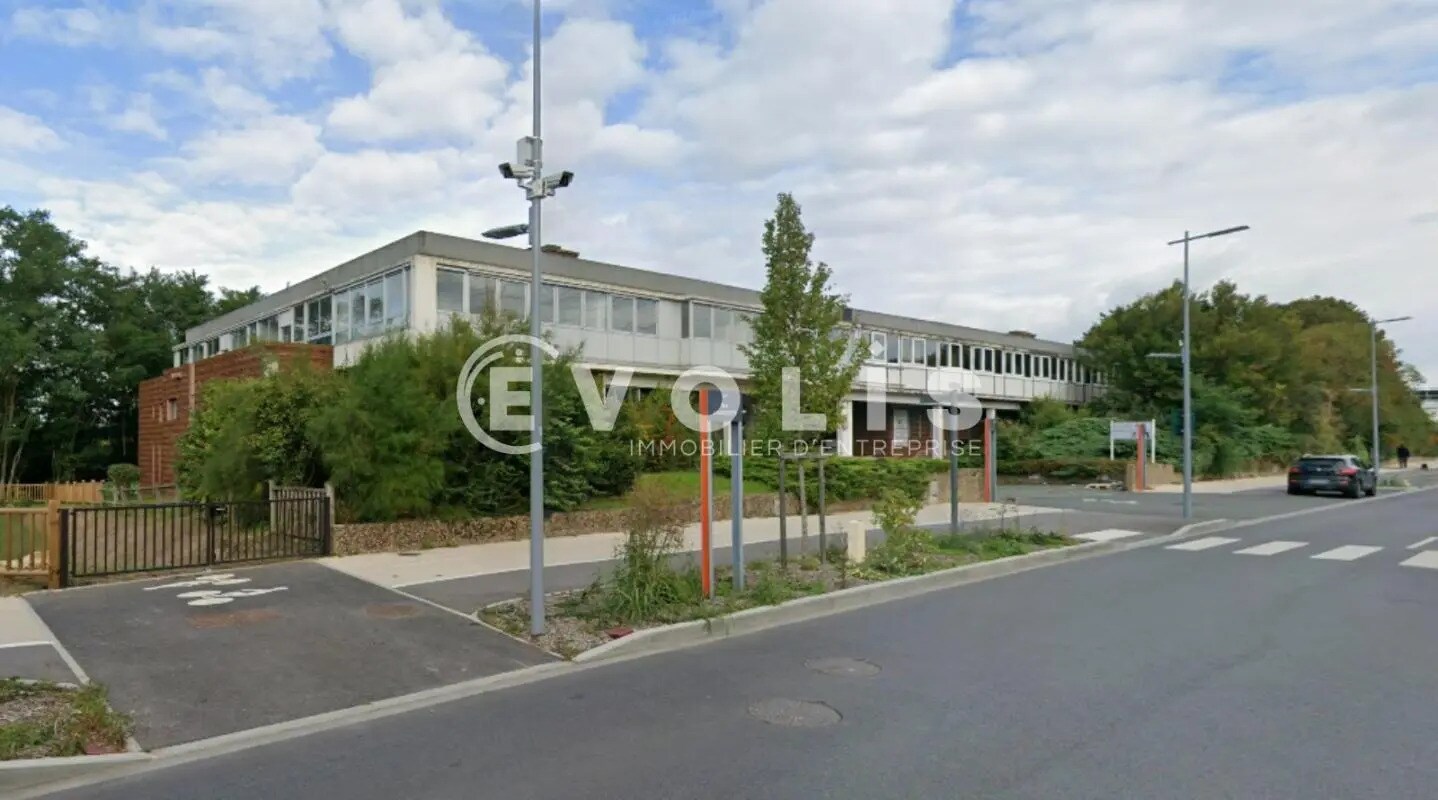 Office in Igny for lease Building Photo- Image 1 of 10