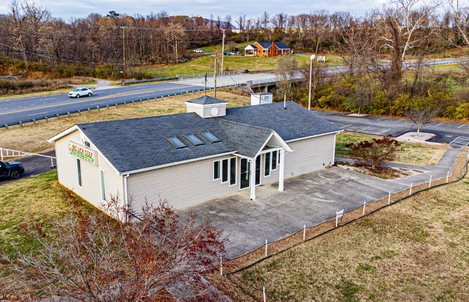 4855 Hollins Rd, Roanoke, VA à vendre - Photo du bâtiment - Image 3 de 6