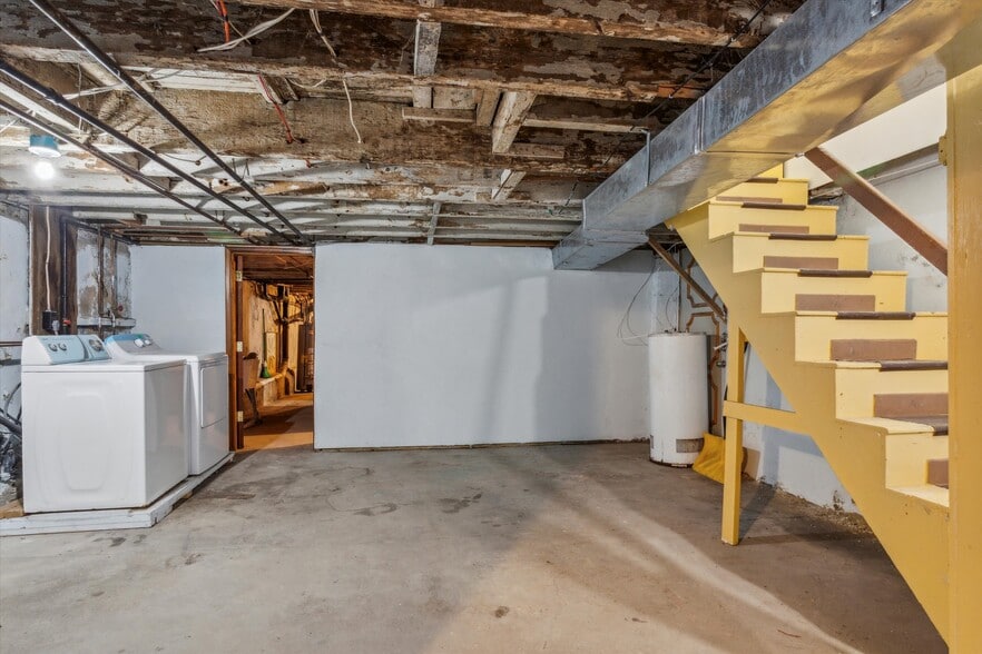 2855 E Thompson St, Philadelphia, PA for sale - Interior Photo - Image 2 of 52