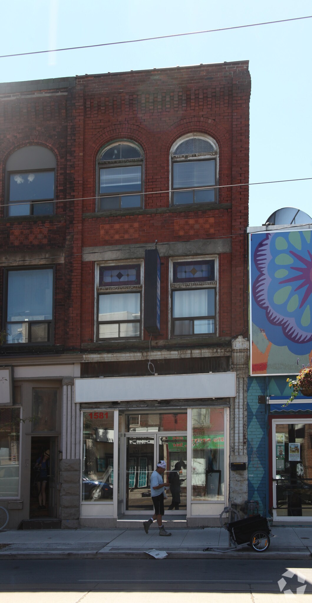 1581 Dundas St W, Toronto, ON à vendre Photo principale- Image 1 de 1